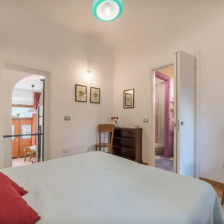 Guesthost - Monti Artistic Flat Appartement