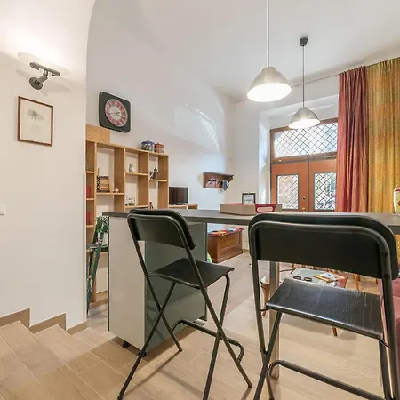 Guesthost - Monti Artistic Flat *