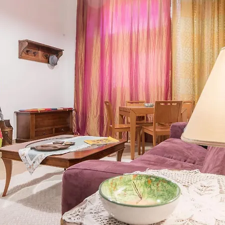 Guesthost - Monti Artistic Flat * Rom