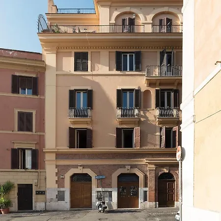 Guesthost - Monti Artistic Flat * Rom