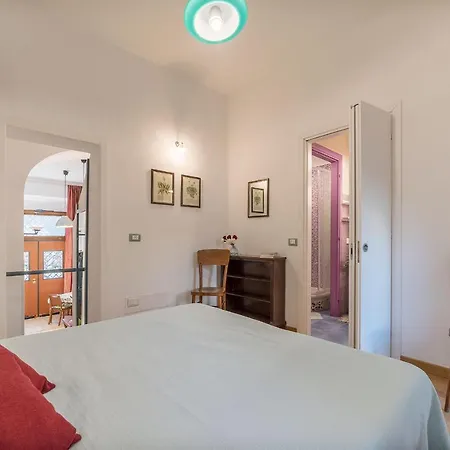 Guesthost - Monti Artistic Flat * Rom