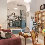 Guesthost - Monti Artistic Flat * Rome