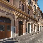 Guesthost - Monti Artistic Flat Rome